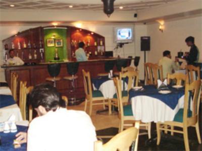 Aditya Hotel Лудхиана Экстерьер фото