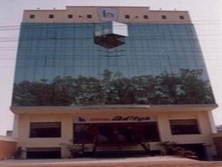 Aditya Hotel Лудхиана Экстерьер фото